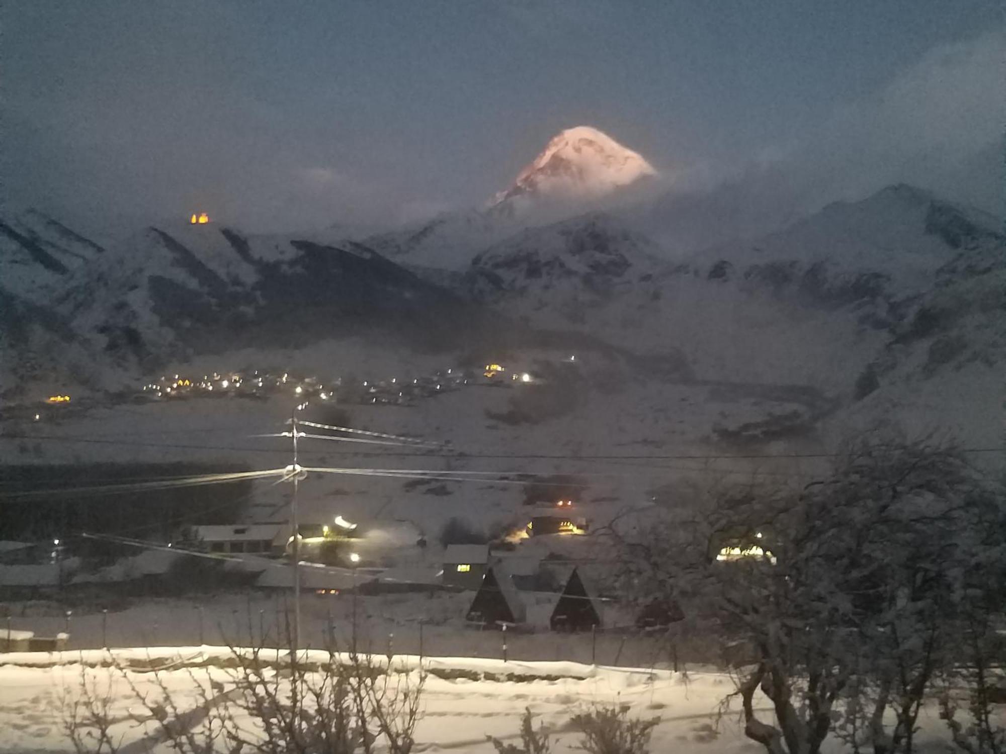 Emotion Kazbegi Lägenhet Rum bild
