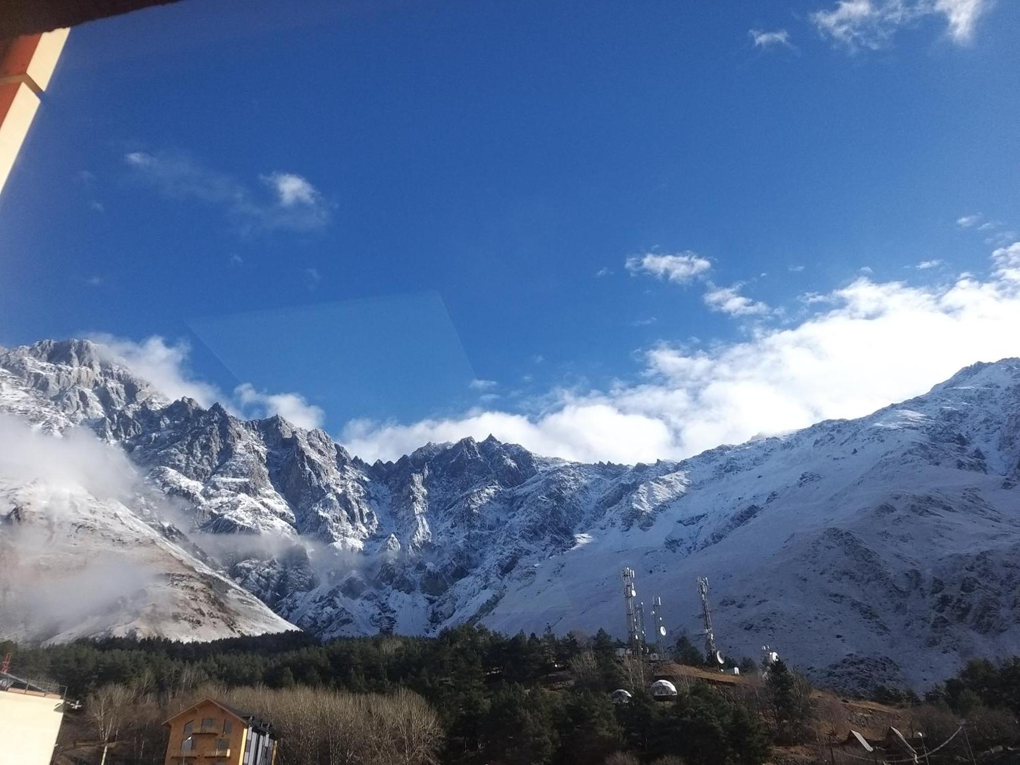 Emotion Kazbegi Lägenhet Rum bild