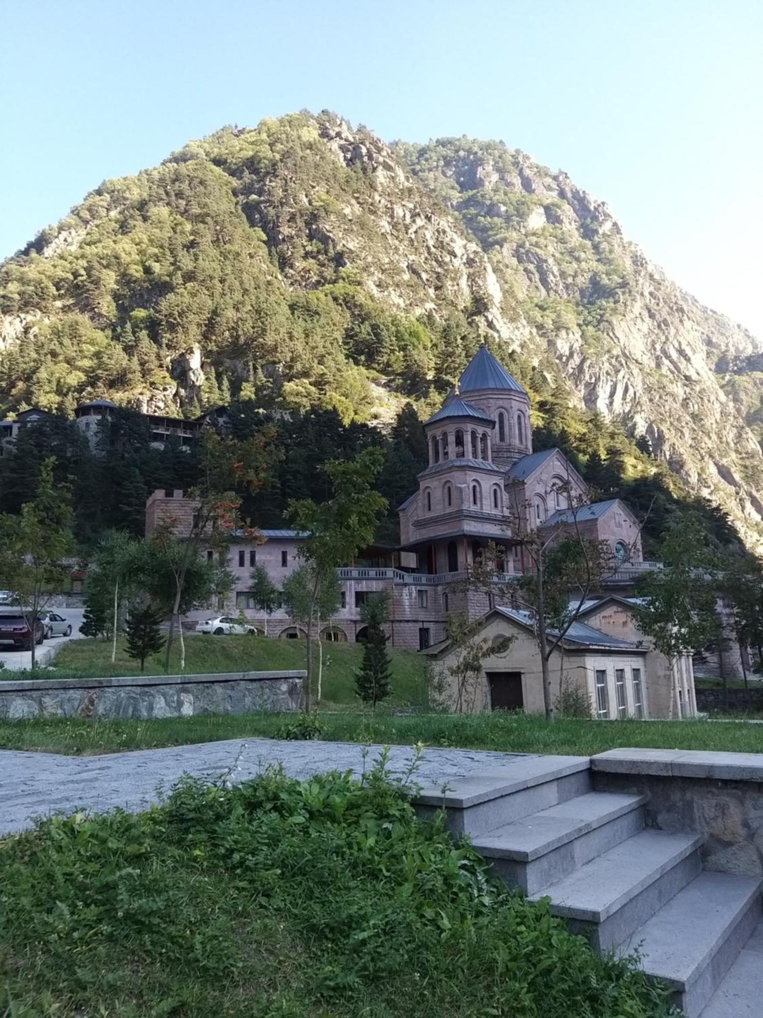 Emotion Kazbegi Lägenhet Rum bild