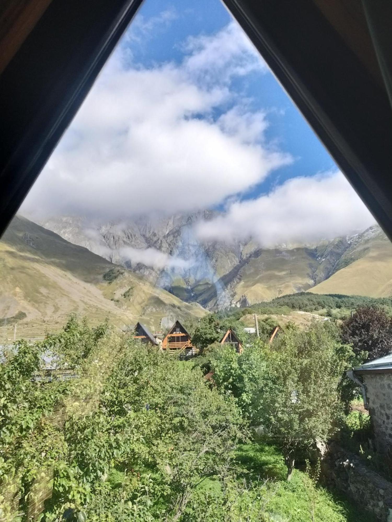Emotion Kazbegi Lägenhet Rum bild